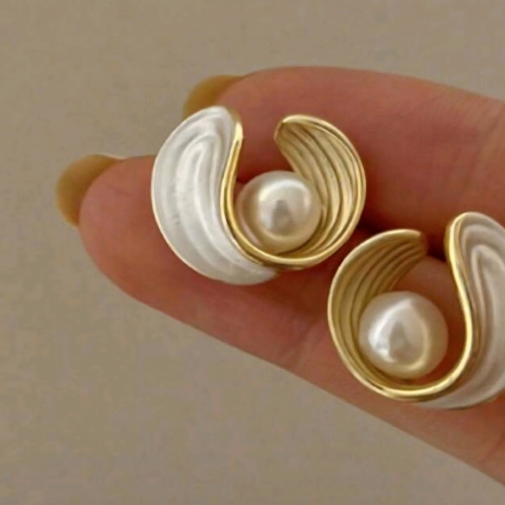 Elegant Gold and White Pearl Earrings